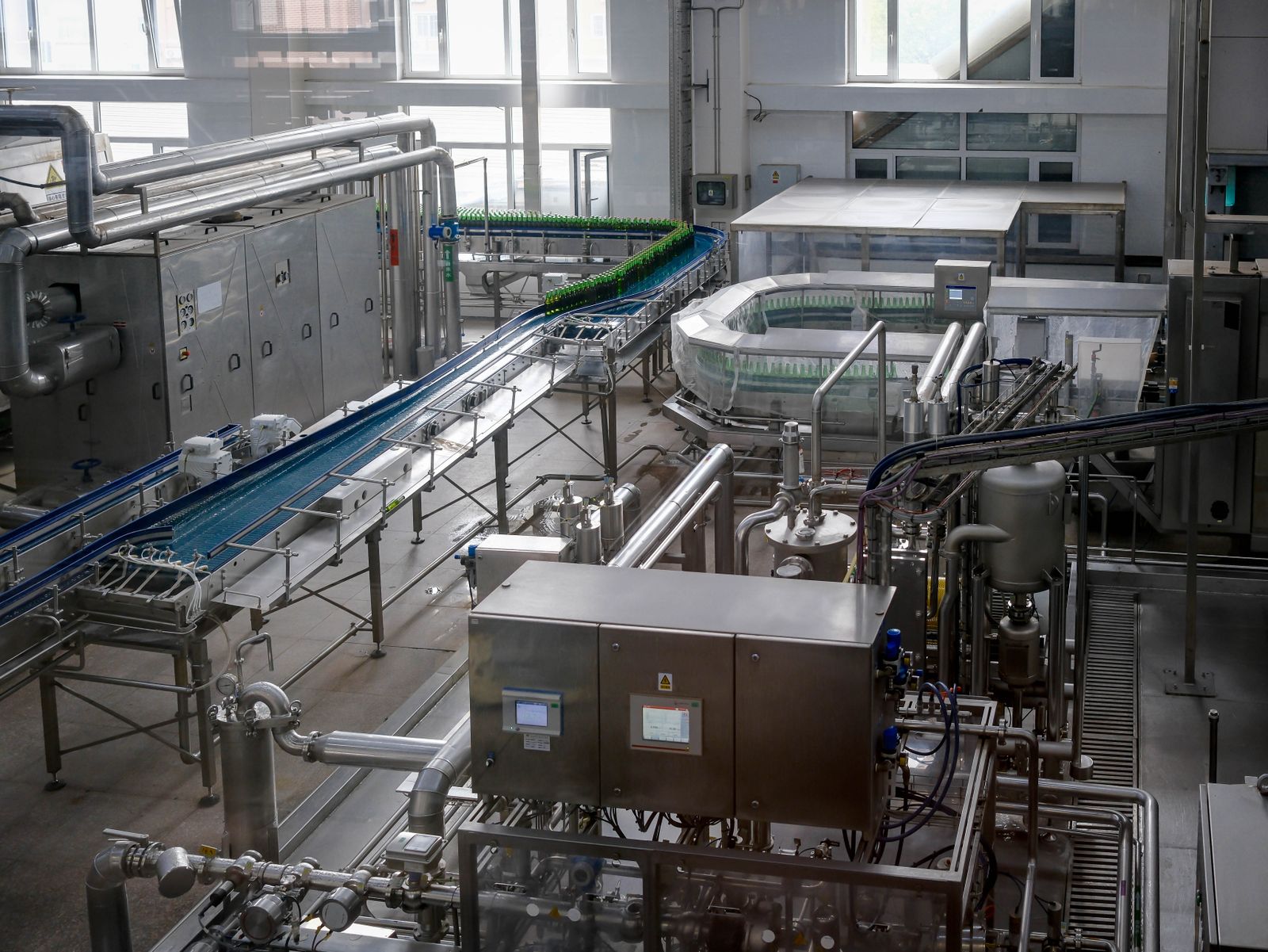 Automated processing and conveyor lines inside a plant